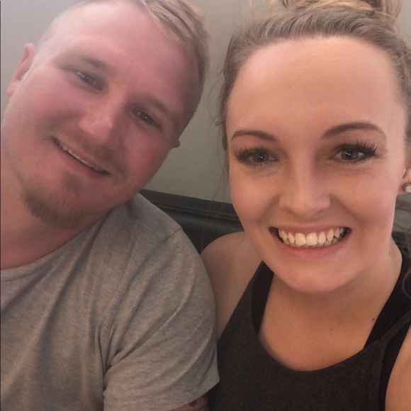 Meet your Posher, Lauren - Picture 3 of 7